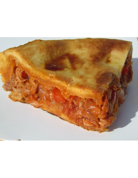 EMPANADA GALLEGA DE PISTO Y ATÚN AL PESO